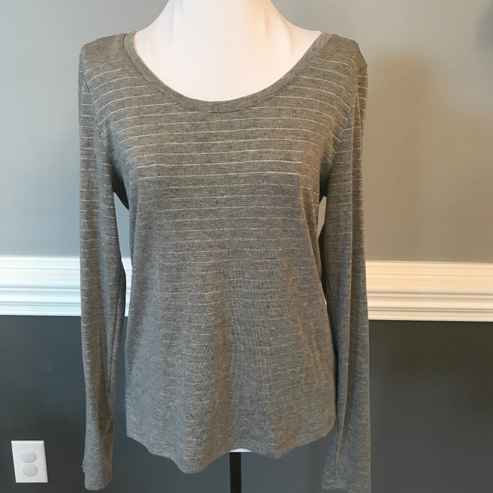Banana Republic grey and silver top